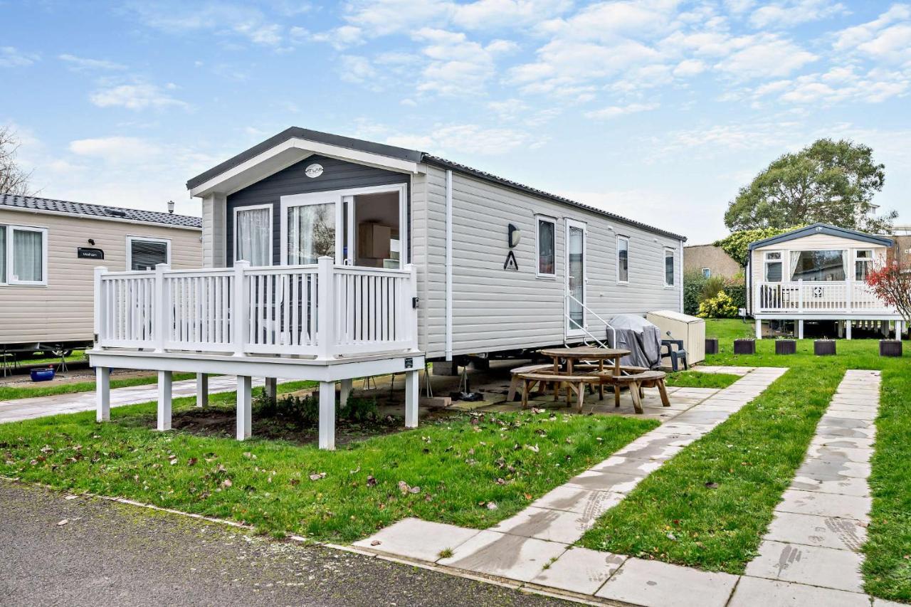 Sea La Vie Lodge, Rockley Park Holiday Park, Poole, Dorset エクステリア 写真